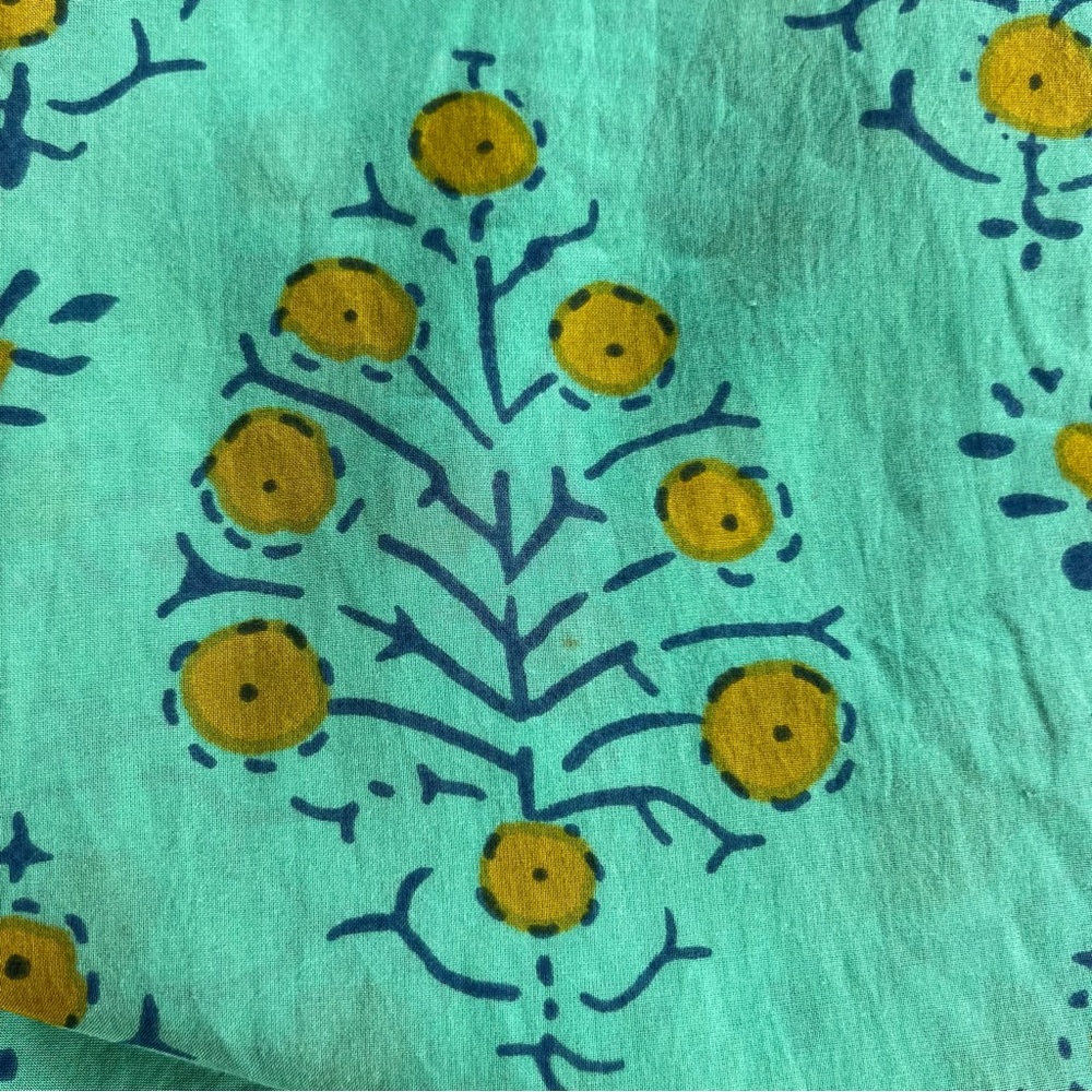 GAP Green and Yellow Leaf Pattern Scarf - Picture 5 of 10